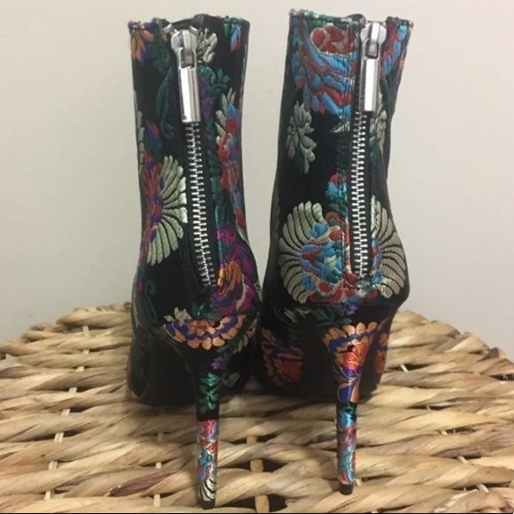 “Madelina” Justfab Black Flower 4” Heel Booties! 💥 - Picture 4 of 11